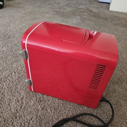 Mini fridge 