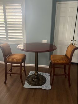 Solid wood and metal High-end Pub Table with Two Chairs