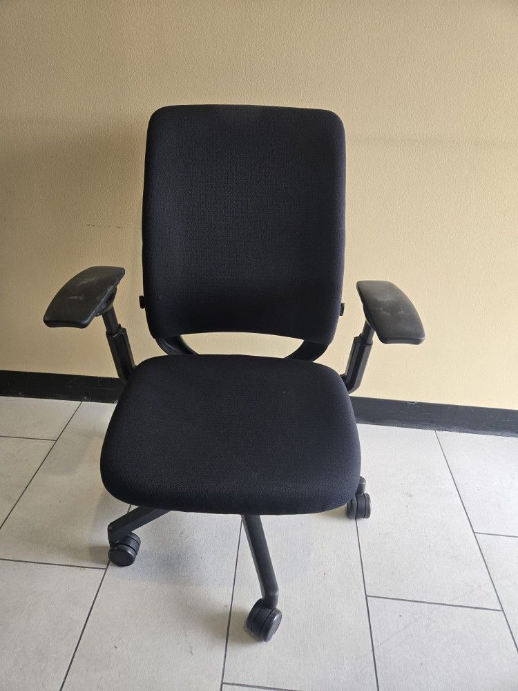 Steelcase Amia $ 180 Each