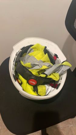 Milwaukee Hard hat + safety vest combo