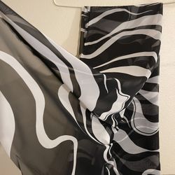 2.5 Yards Black And White Lightweight Fabric 