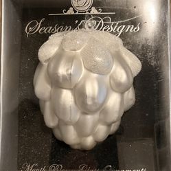 Seasons Design Mouth Blown Glass Ornament 