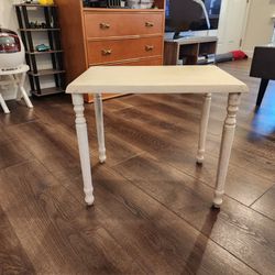 solid wood table features turned legs and a clean, light finish, 21" L ×14"W ×18" H, jSturdy, Good Condition