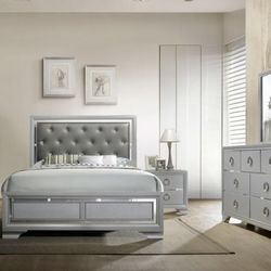 Black Friday Sale!! GORGEOUS, STURDY Bedroom Set at an AMAZING PRICE!? 