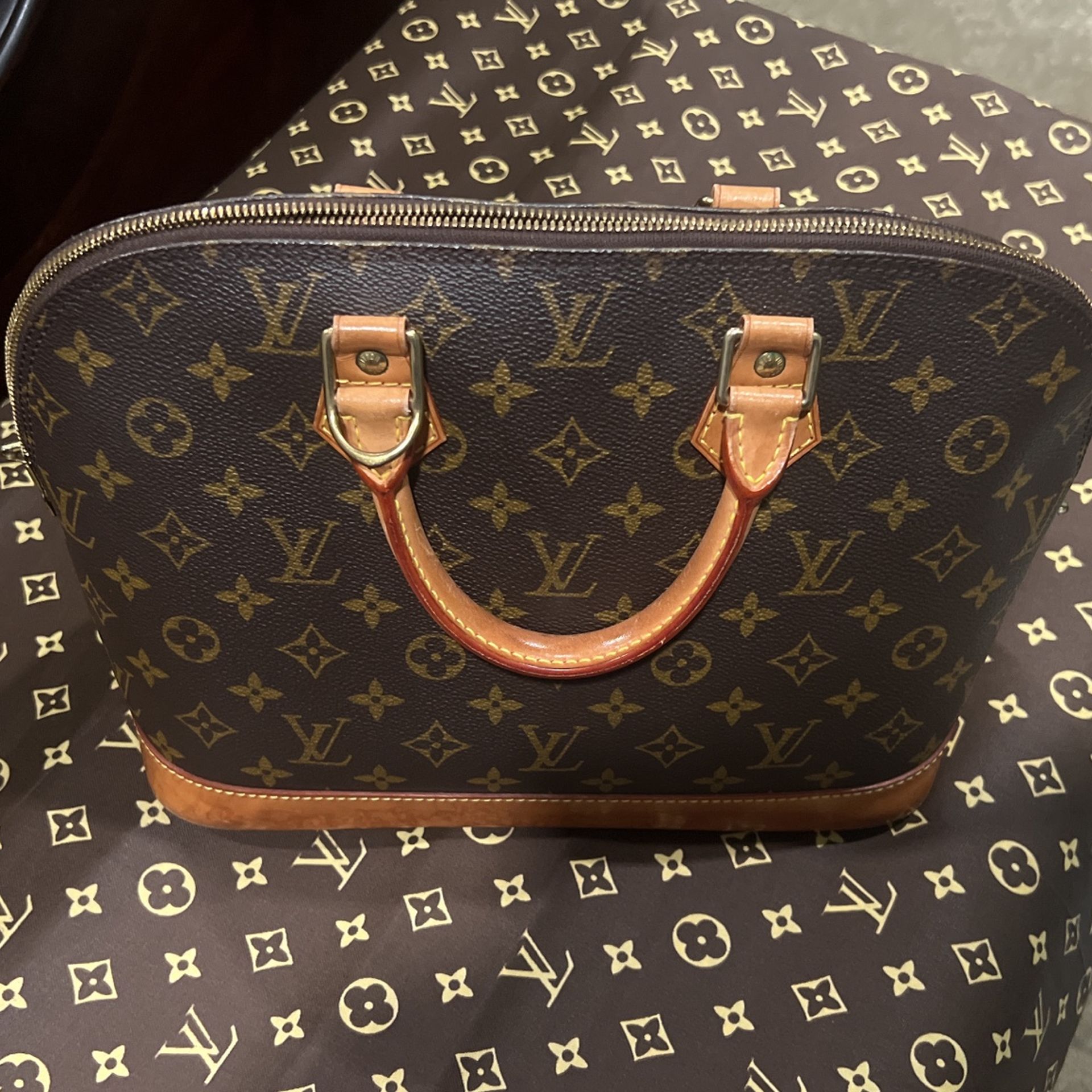 Authentic Louis Vuitton Monogram Alma MM