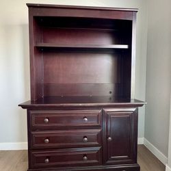 Solid wood Bonavita Chadwick combo dresser and matching Peyton Hutch