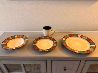Pfaltzgraff Dinnerware Set with Mosaic Border
