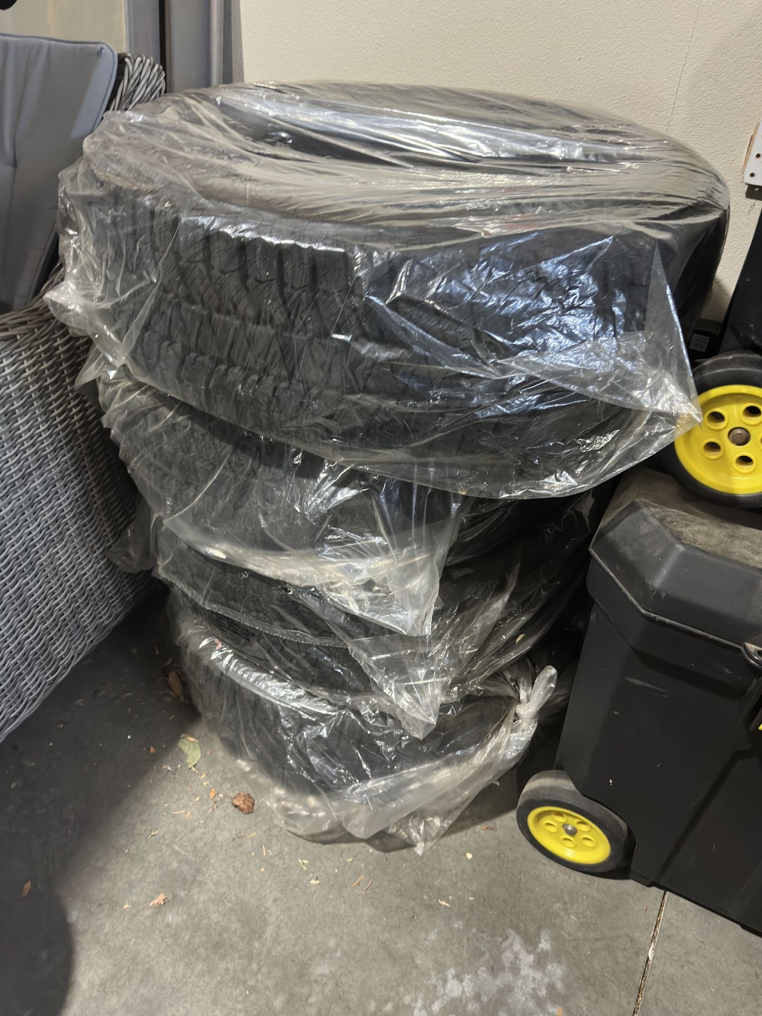 Bridgestone Blizzak Studless Winter Tires (Like New!)