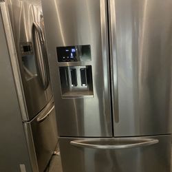 Kitchen Aid beautiful stainless steel refrigerator French door everything works perfectly first come first served 