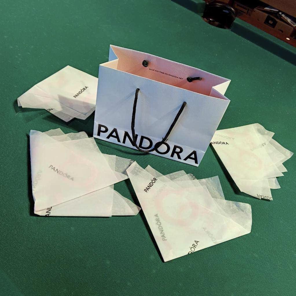 Pandora Gift Bag w/printed Tissues 