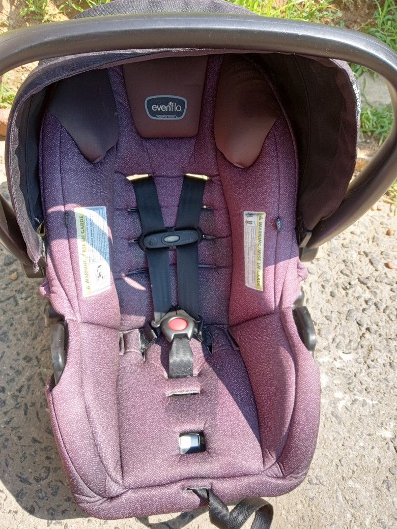 Current Not Expired Infant Car Seat/Carrier for Sale in Brookhaven, PA