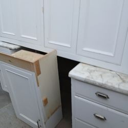 Kitche.\nN cabinets