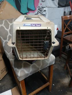 Small pet carrier  good condition $25