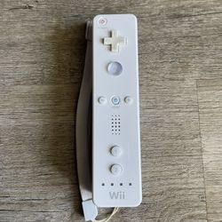 White Nintendo Wii Remote 
