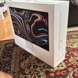 Mint condition Apple Studio Display 5K Tilt Adjustable Stand