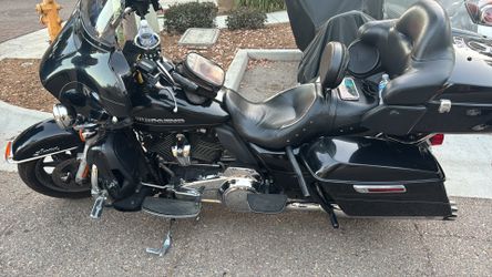 2017 Harley-Davidson Street Glide – Clean Title – Ready to Ride