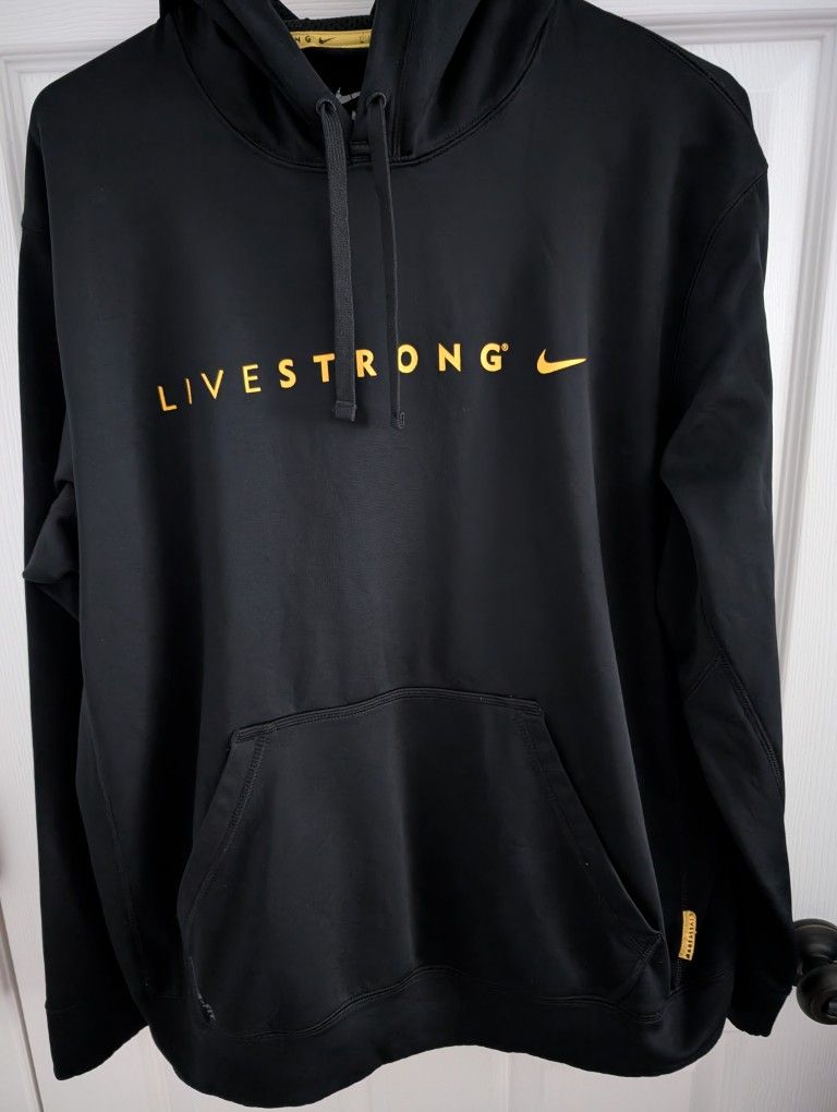 Medium Nike Thermal Hoodie
