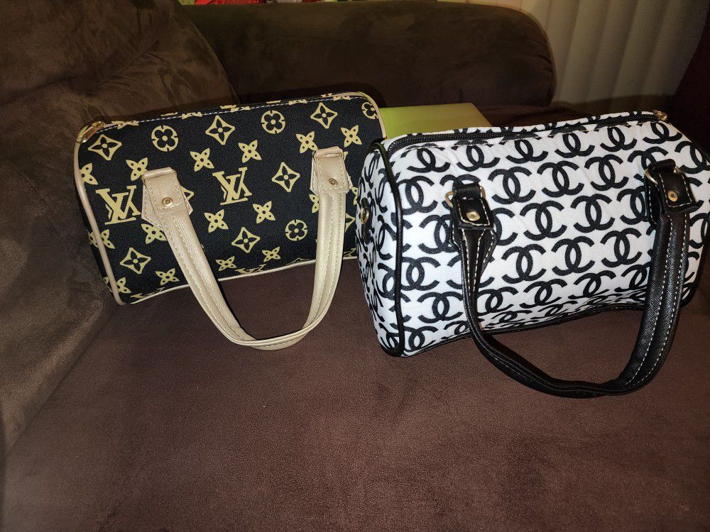 96091 Louis Vuitton N41420 **Authentic** White Damier Azur Trousse Zip Up  Cosmetic Bag 480748 for Sale in Carmichael, CA - OfferUp