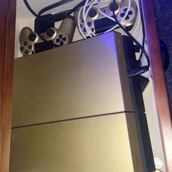 Gold Ps4,2 Controllers And 2 Terabyte Memory Card