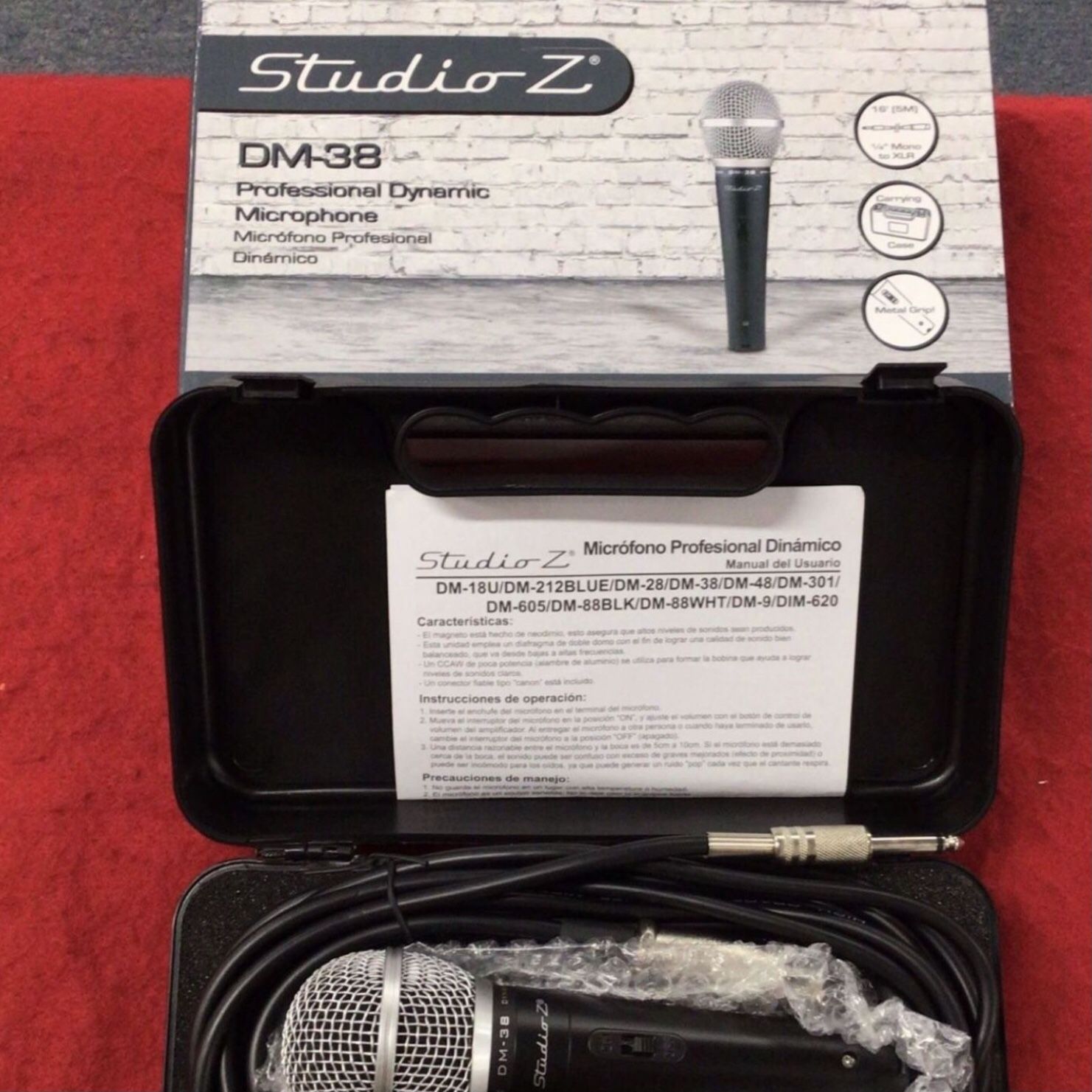 Studio Z Dynamic Microphone Cable & Case Included New In Box 💵  💳  💵  Cash and Card Accepted