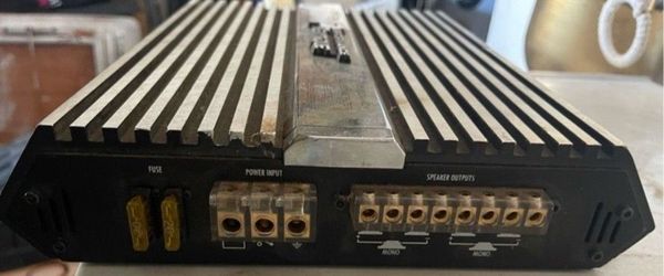 PERFORMANCE TEKNIQUE  AMP 4 CHANNEL AMPLIFIER