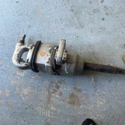1” Chicago Pneumatic Air Impact Wrench – Heavy Duty Truck Tool