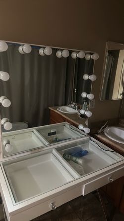 Vanity Used No cracks