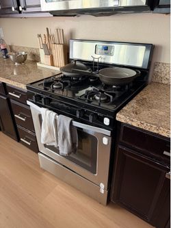 Whirlpool Microwave, Range, Stove & Oven