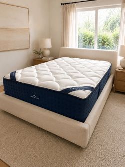 DreamCloud Classic Queen Mattress - Like New Condition