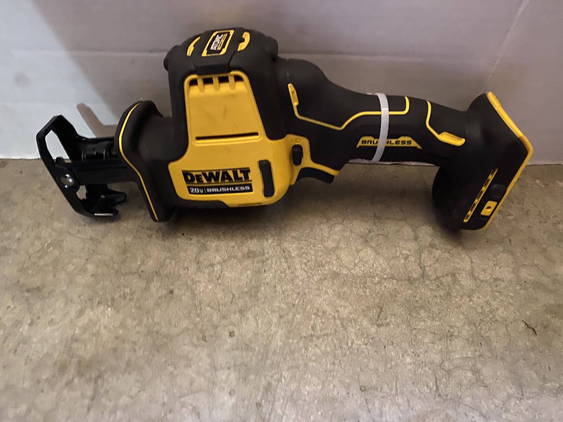 DEWALT ATOMIC 20-Volt MAX Brushless Compact Reciprocating Saw (Tool-Only)