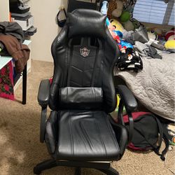 Gaming chair with massaging feature