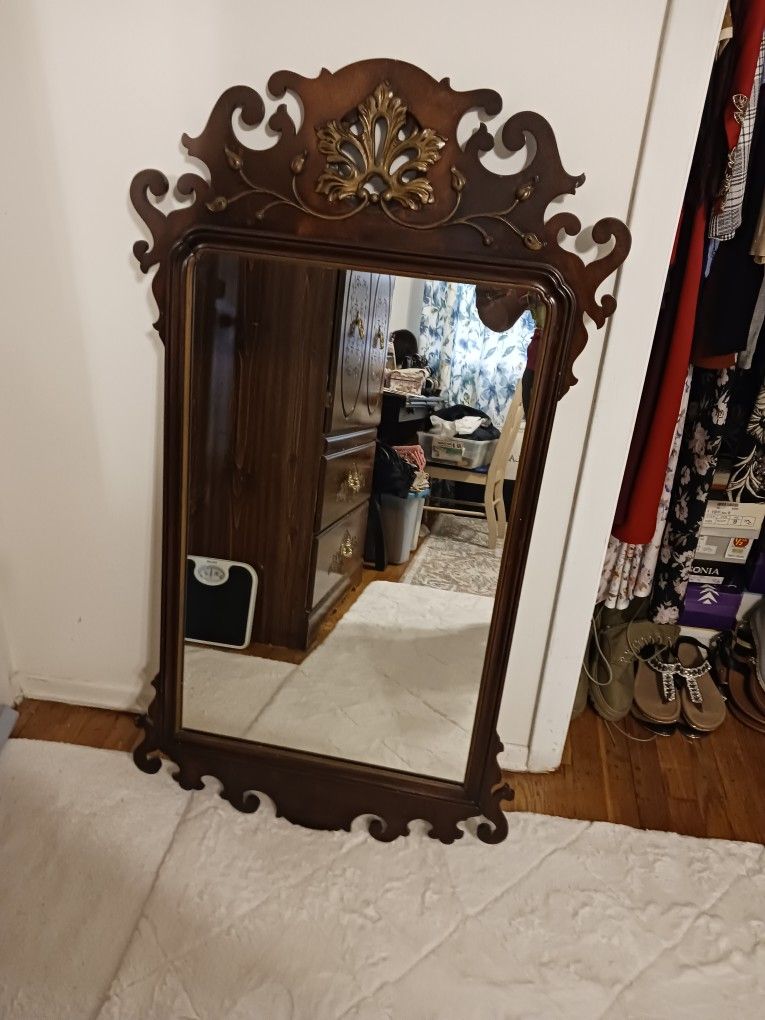 Antique Mirror In good Condition.