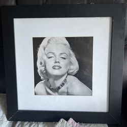 Marilyn Monroe hanging photo