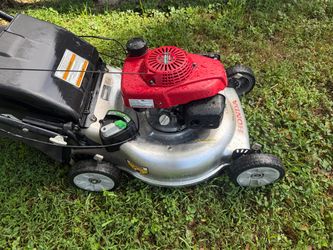 Lawn mower Honda start right up very good condition rear wheel drive self propelled work great