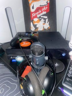 Xbox One Console with Controller (NEED GONE ASAP READ DESCRIPTION)