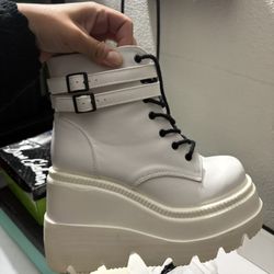 Demonia Shaker 52 Platform Ankle Boot Size 7