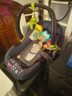 Costco car seat and carrier
