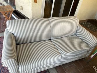 Pull out couch