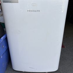 Frigidaire Air conditioner portable 13,000 BTU