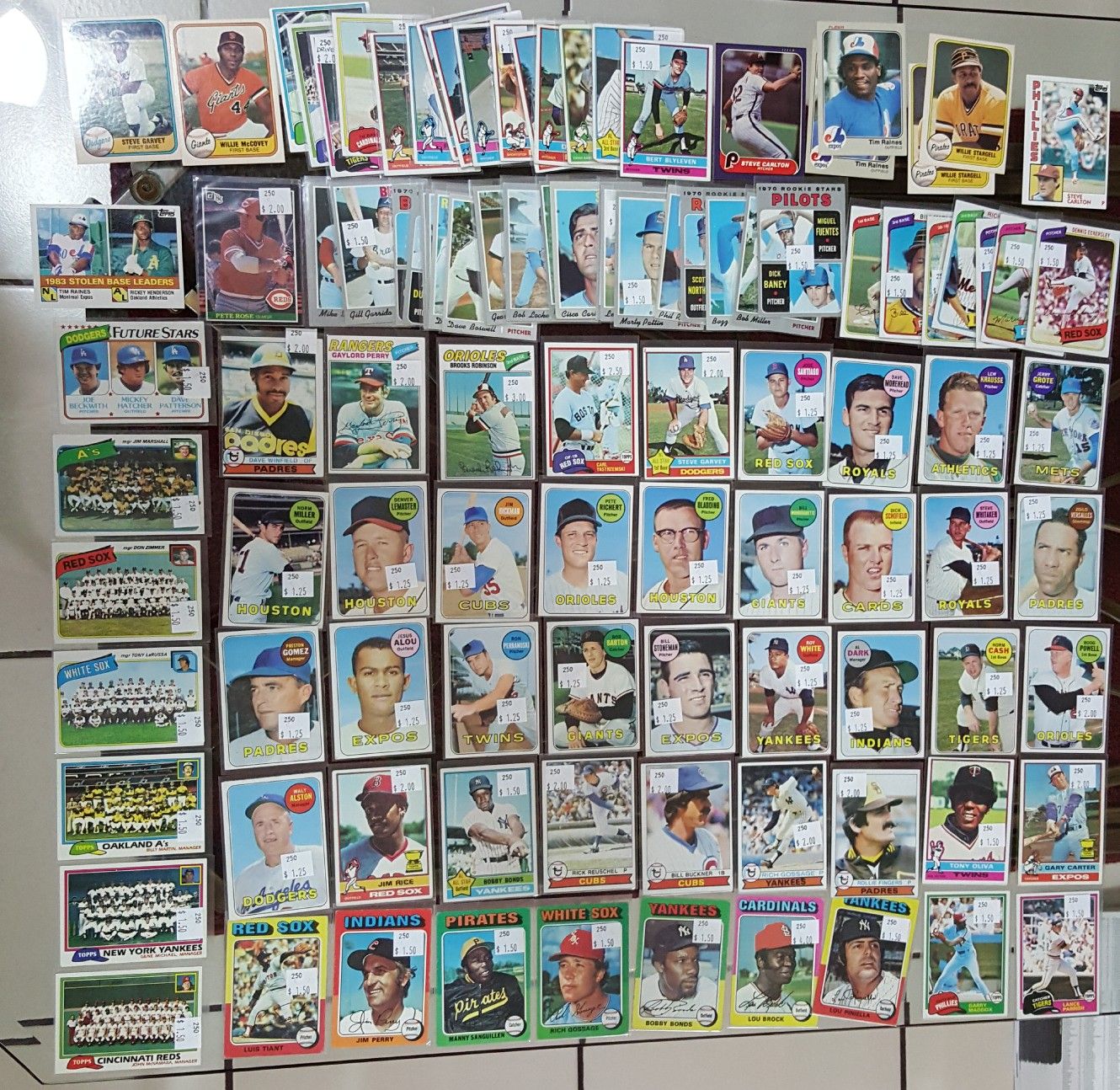 Lot of 108 vintage baseball cards 1960s to early 80s