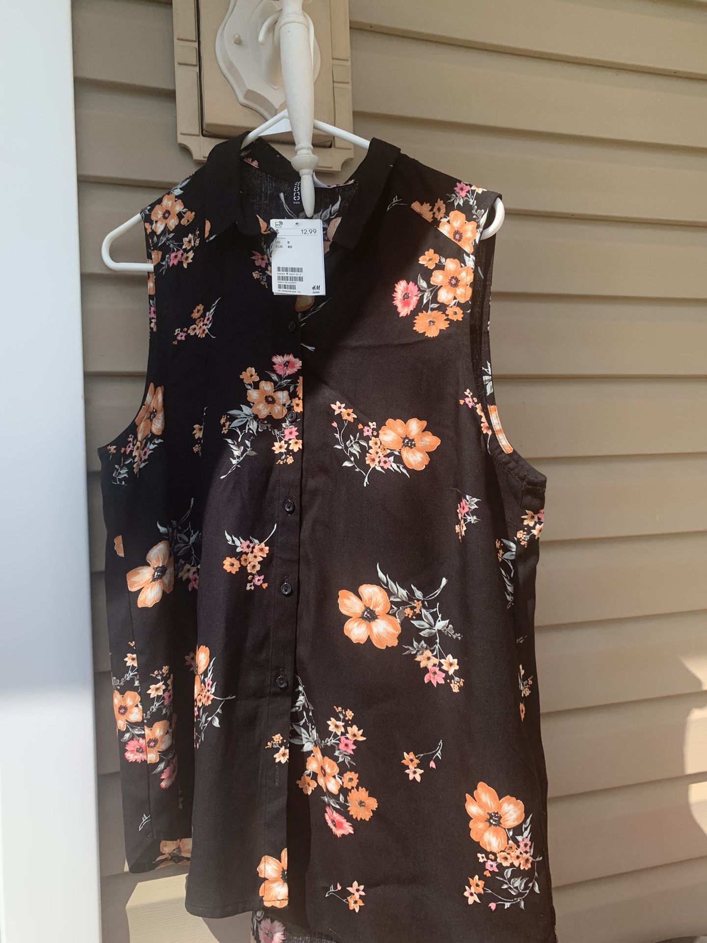 H & M Black Yellow floral sleeveless button-down size 8 TOP SHIRT BLOUSE. NWT