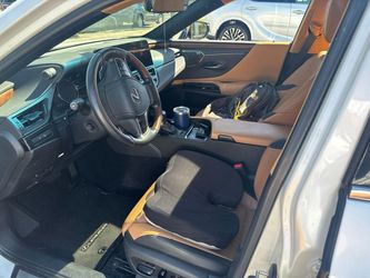 2023 Lexus ES 300h