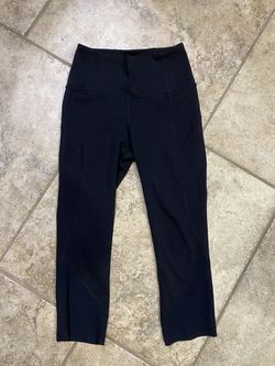Lululemon Athletic Black Crop Leggings Pants RN 106259 CA 35801 Size 4 U3  Womens for Sale in Chula Vista, CA - OfferUp