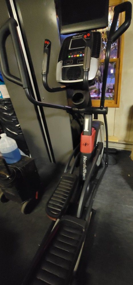 Elliptical Nordictrack.