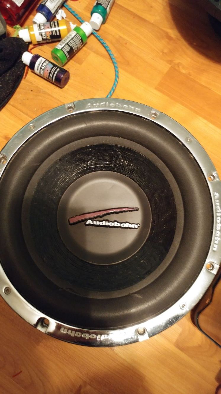 Audiobahn aw121t