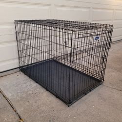 Two door folding dog crate. Size 42"×27"×30"