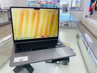 MacBook Air m2 8gb ram 256gb ssd
