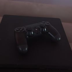 PlayStation 4, Slim, Black, 500 GB.