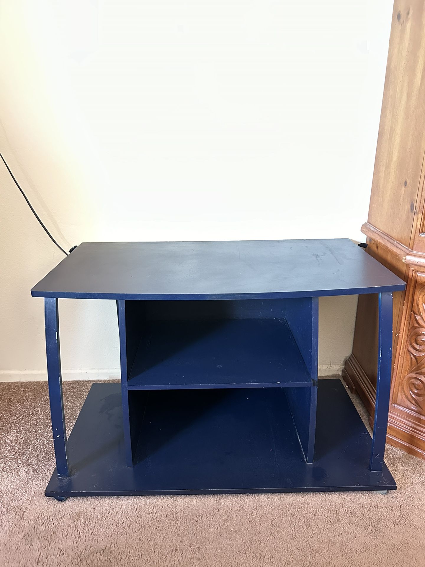 TV Stand/ Entertainment Center