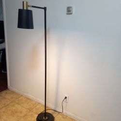 Lámpara De Piso  $45 Funcionando Bien 